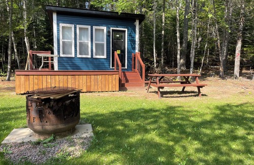 Moncton Cabine | Riverside RnR Offgrid Cabins - Blue Cabin , Shediac NB