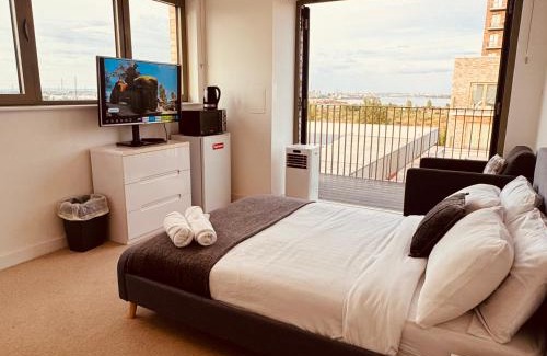 Custom House Maison | Riverside Rooms and Apartments