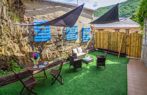 La Omanuela Appartement | Riverside Rustic Retreat