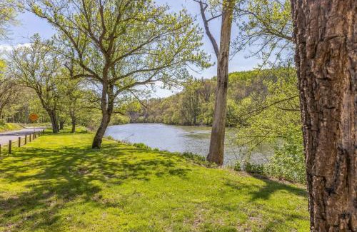 Shenandoah Maison | Riverside Serenity- A Picturesque Retreat cottage