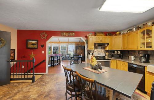 Shenandoah Maison | Riverside Serenity- A Picturesque Retreat cottage