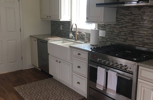 Quad Cities Maison | Escapade dans une cabane dans les arbres côté rivière