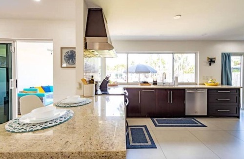 Riverside Park Maison | Riverside View and Access w/Pool