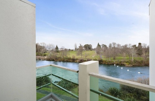 Taupo Appartement | Riverside Views - Taupo Holiday Home