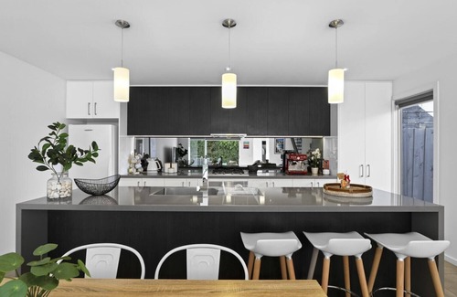Carrum Maison | Riverside Villa & Pet Friendly