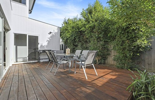 Carrum Maison | Riverside Villa & Pet Friendly