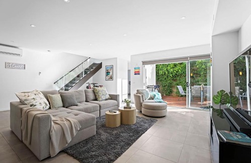 Carrum Maison | Riverside Villa & Pet Friendly