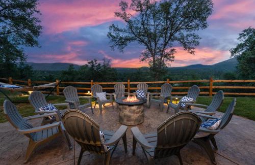 Ahwahnee Maison | Rivertop Hideaway with HUGE views-Hot Tub-EV-more!