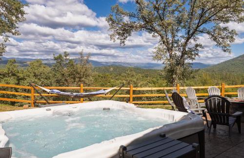 Ahwahnee Maison | Rivertop Hideaway with HUGE views-Hot Tub-EV-more!