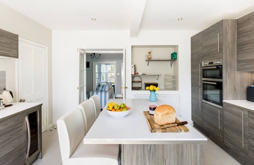 Lechlade Maison | Riverview House | Family home | Large garden | Pass the Keys