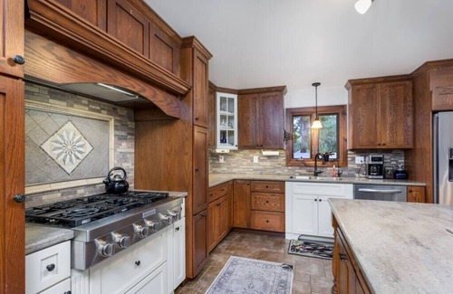 Dauphin Maison | Riverview Lodge Summa