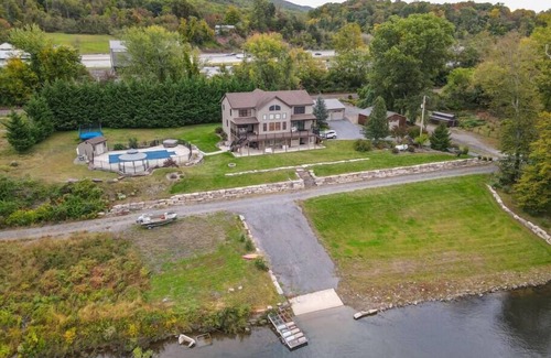 Dauphin Maison | Riverview Lodge Summa
