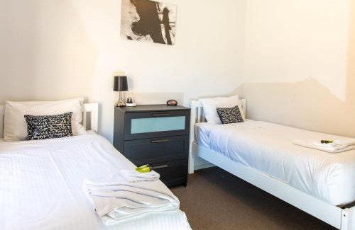 Gawler Maison | Riverview- Modern 3 Bedroom sleeps 2-8
