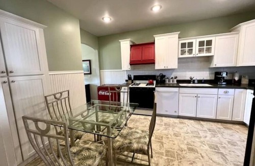 Hamilton Maison | Riverview Orchard 1: Mississippi River & Dam View