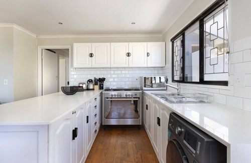 Rooiels Appartement | Riverview Villa - Two Bedroom Apartment, Sleeps 6