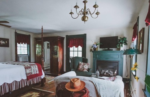 Deep River Center Lit Et Petit-Déjeuner | Riverwind Inn Bed & Breakfast