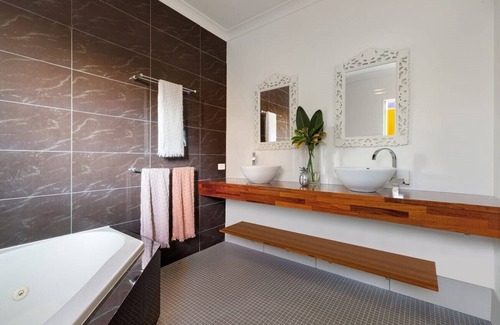 Tumbulgum Maison | Escape to a unique 5B3B retreat nestled along the serene Tweed River