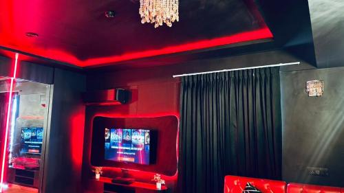 Gomti Nagar Maison | Rizz stay dlf mypad and homestay
