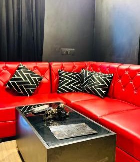 Gomti Nagar Maison | Rizz stay dlf mypad and homestay