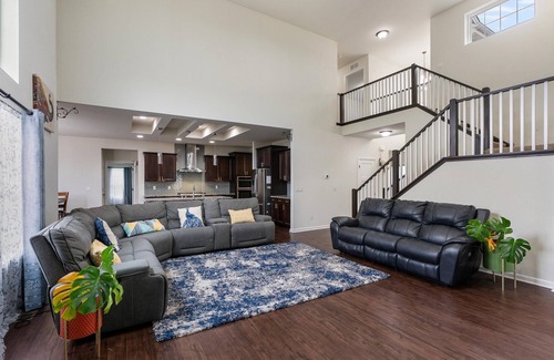 Brookfield Maison | RNC RENTAL- Spacious 5-bedroom house in Menomonee Falls