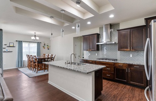 Brookfield Maison | RNC RENTAL- Spacious 5-bedroom house in Menomonee Falls