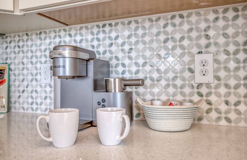 Roads End Maison | Roads End Single-Level with Two King Bedrooms is Updated for Ease and Comfort!
