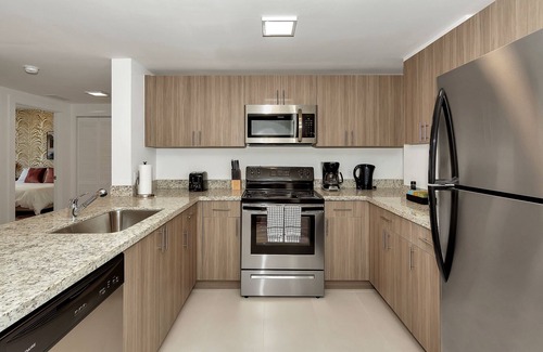 Coral Way Appartement | Roami at Grove 27