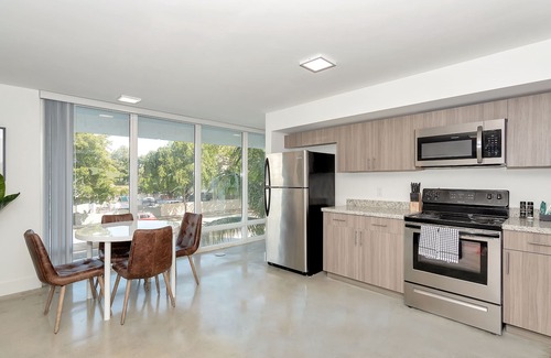 Coral Way Appartement | Roami at Grove 27