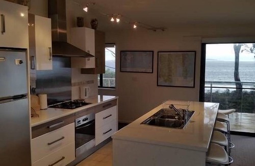 Surveyors Bay Maison | Roaring Beach Retreat