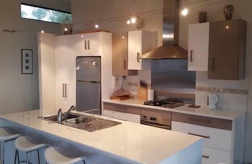 Surveyors Bay Maison | Roaring Beach Retreat