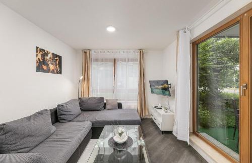 Weil der Stadt Appartement | Rob's Flat - Moderne 3-Zimmer-Ferienwohnung mit Terrasse, 6 Schlafplätzen, 2 Min S-Bahn, Weil der Stadt bei Stuttgart
