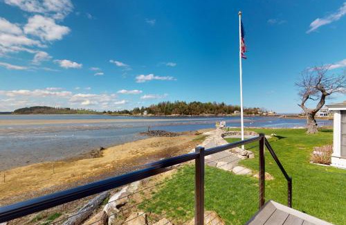 Essex Maison | Robbins Island Retreat