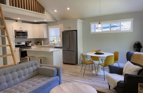 Roberts Creek Cottage | Roberts Creek Cottage. Close to village, beach, hiking and biking trails.