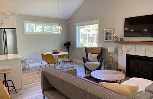 Roberts Creek Cottage | Roberts Creek Cottage. Close to village, beach, hiking and biking trails.