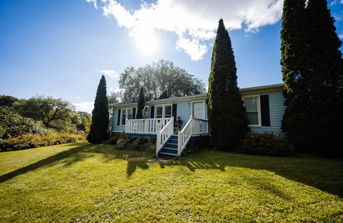 Scottsburg Maison | Robin's Nest: Newly renovated home located on 60 acres of fields & forest.