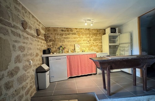 Cavagnac Maison | Rocamadour-Padirac. House 2 Bedrooms. Sleeps 5. Charming.