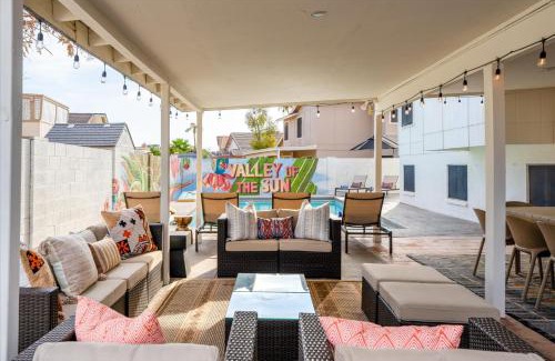 Cactus Meadows Maison | Rock Climbing Wall Pool& Mini Golf Game Room Mural