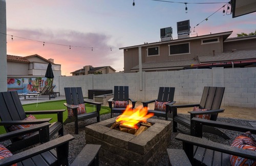 Cactus Meadows Maison | Rock Climbing Wall~Pool& Mini Golf~Game Room~Mural