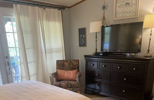 Lindale Maison | Rock'n D Ranch Country dream get away, setting on 12 acre's and lake.