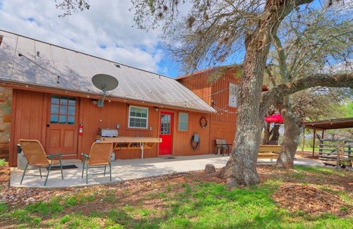 Johnson City Maison | Rock-N-Horse Ranch in the Texas Hill Country!