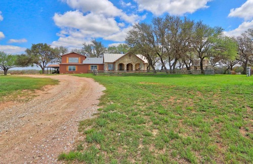 Johnson City Maison | Rock-N-Horse Ranch in the Texas Hill Country!