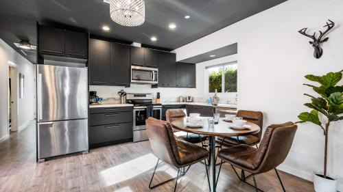 Hollywood Hôtel | Rock n Roll by AvantStay Vibey 2BDR in Prime Hollywood Steps to Attractions