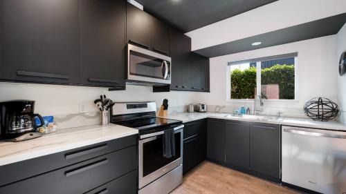 Hollywood Hôtel | Rock n Roll by AvantStay Vibey 2BDR in Prime Hollywood Steps to Attractions