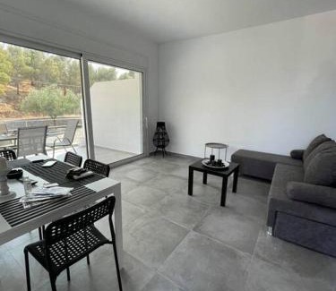 Ermionida Appartement | Rock N Sun - Brand new apartment in Ermioni