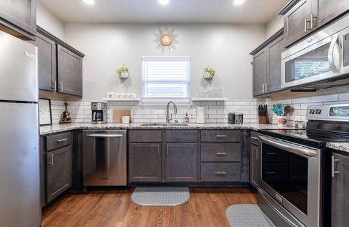 Chickasha Maison | Rock & Roll Chickasha | Fiber | TV | W/D | Parking