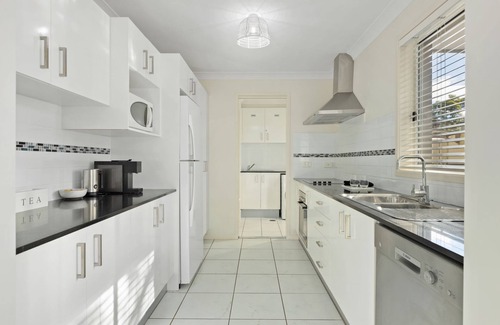 Huskisson Maison | Rock Salt by Experience Jervis Bay