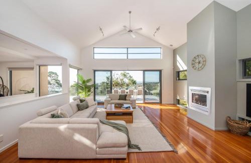 Mount Martha Maison | Rockleigh Bay - Gas Heated Spa and Solar Heated Pool