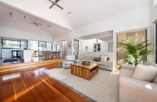 Mount Martha Maison | Rockleigh Bay - Gas Heated Spa and Solar Heated Pool