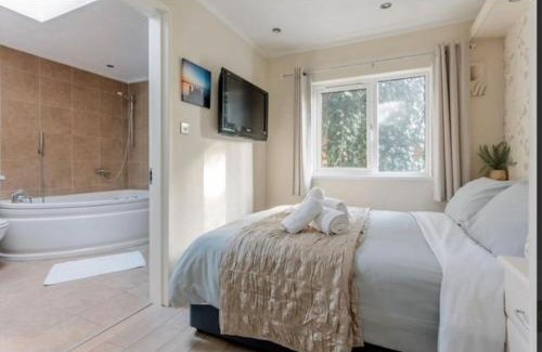 Hamworthy Maison | Rockley Park Private Holiday Homes
