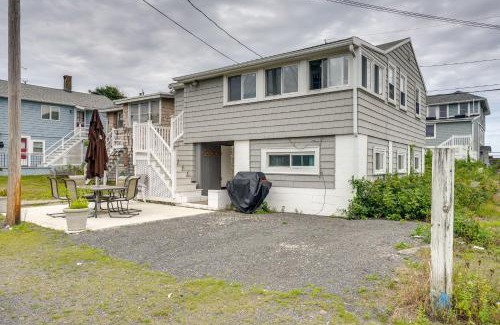 Rockport Maison | Rockport Cottage with Patio - Steps to Beach!
